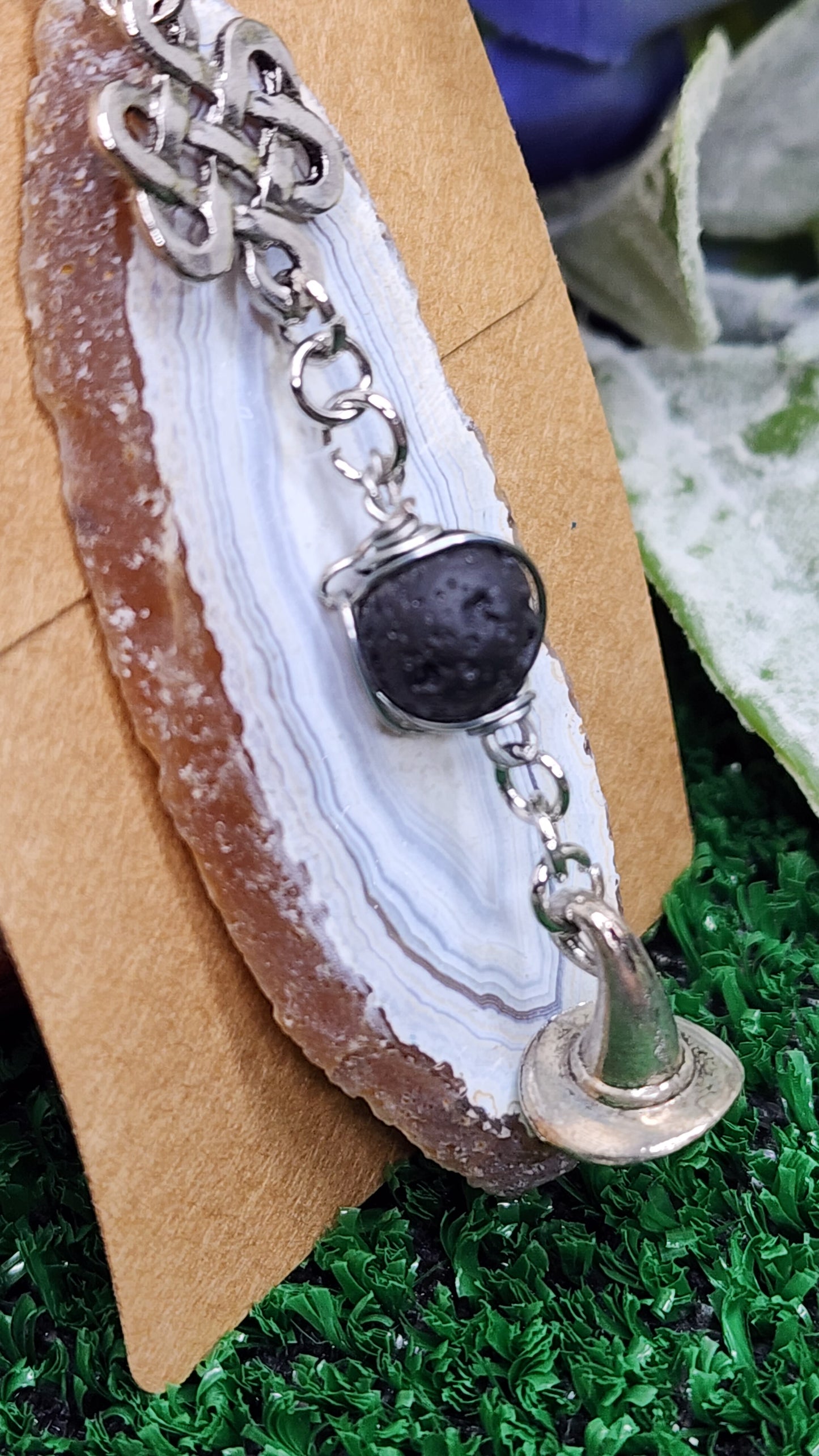 White Agate Slice Necklace š¤