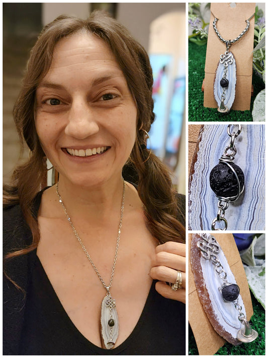 White Agate Slice Necklace ๐ค
