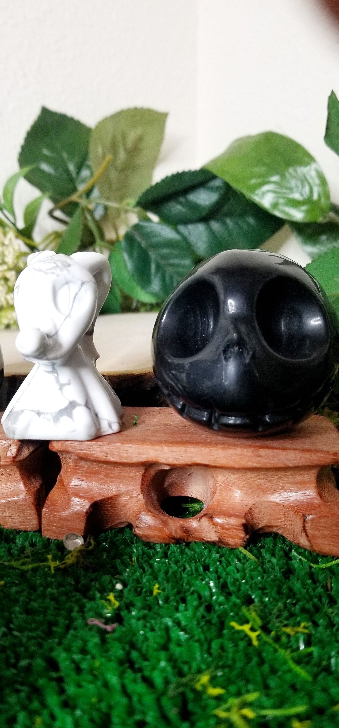 Howlite Zero Ghost Dog Carvings